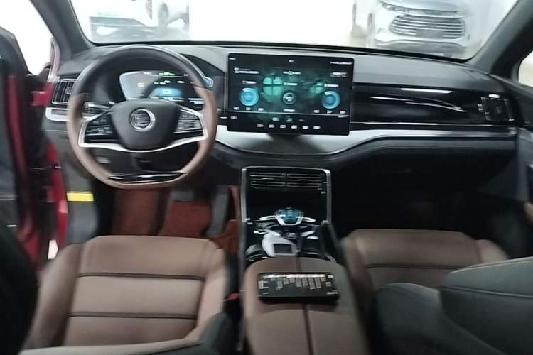 Used BYD Tang New Energy 2021 DM 2.0T Four-Wheel Drive High-Performance Luxury Model Center Console