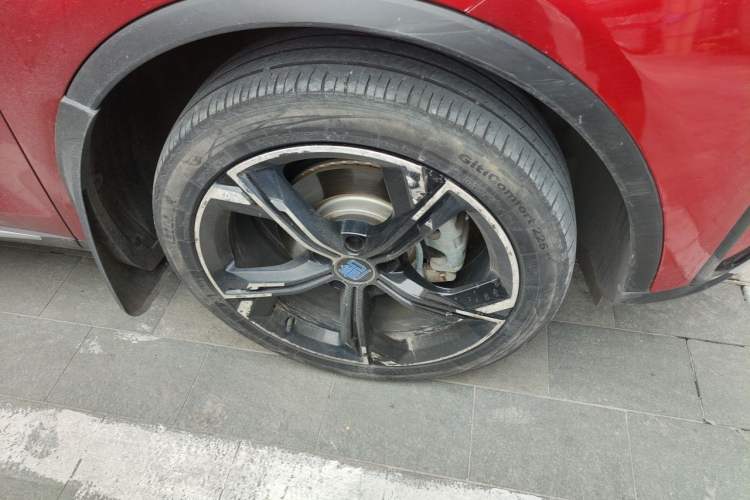 Used BYD Tang New Energy 2021 DM-i 112KM Prestige Model Right Front Wheel Hub
