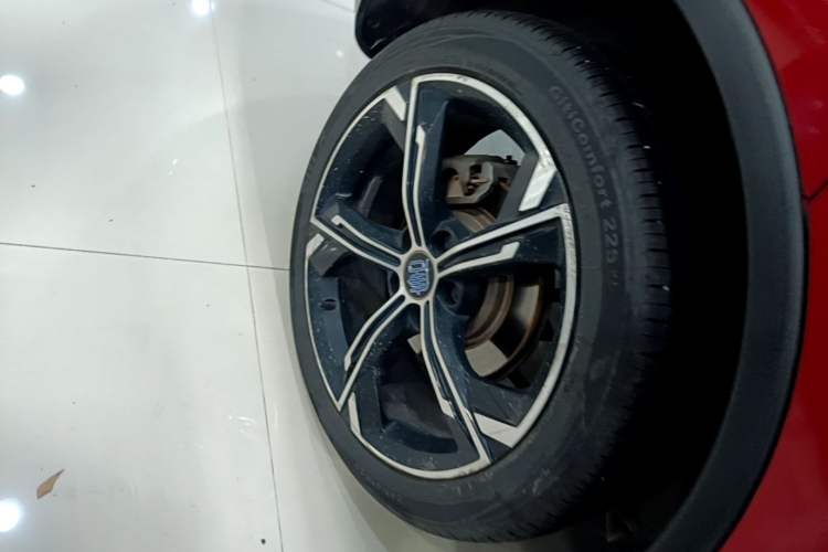 Used BYD Tang New Energy 2021 DM-i 112KM Prestige Model Right Rear Wheel Hub