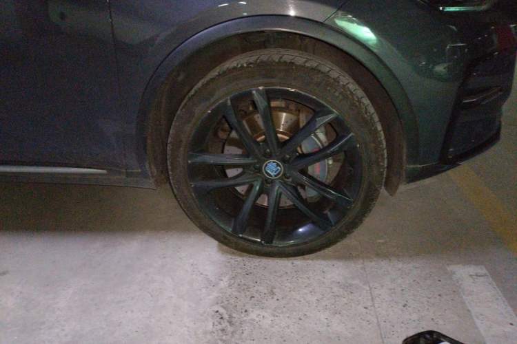 Used BYD Tang New Energy 2021 DM 2.0T Four-Wheel Drive High-Performance Flagship Model Right Front Wheel Hub