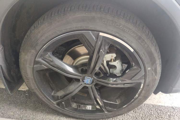 Used BYD Tang New Energy 2021 DM-i 112KM Prestige Model Right Front Wheel Hub