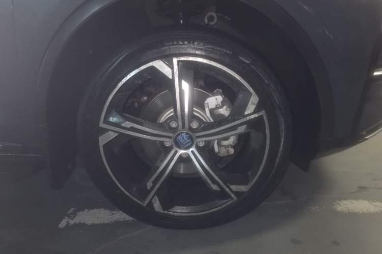 Used BYD Tang New Energy 2021 DM-i 112KM Prestige Model Right Front Wheel Hub