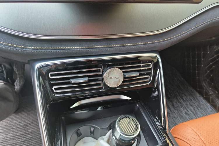 Used BYD Tang New Energy 2021 DM-i 112KM Prestige Model Audio And AC Panel