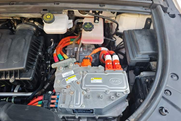 Used BYD Tang New Energy 2021 DM 2.0T Four-Wheel Drive High-Performance Luxury Model Engine Bay Left