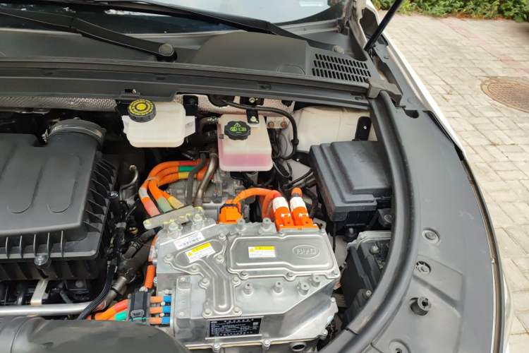 Used BYD Tang New Energy 2021 DM 2.0T Four-Wheel Drive High-Performance Luxury Model Engine Bay Left