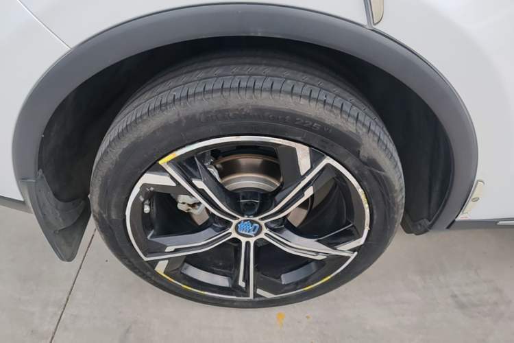 Used BYD Tang New Energy 2021 DM-i 112KM Prestige Model Exterior 5