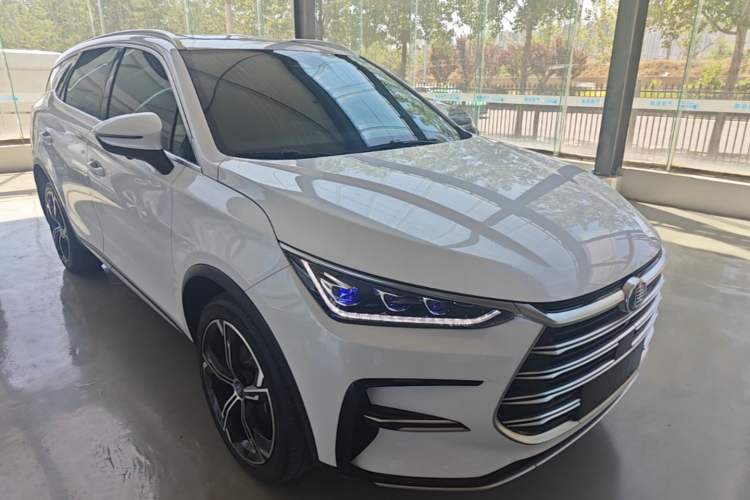 Used BYD Tang New Energy 2021 DM-i 112KM Prestige Model Front Right 45 Deg