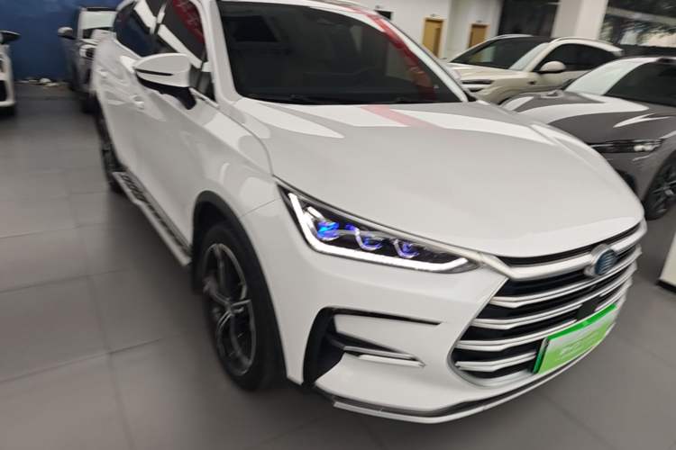 Used BYD Tang New Energy 2021 DM-i 112KM Prestige Model Front Right 45 Deg