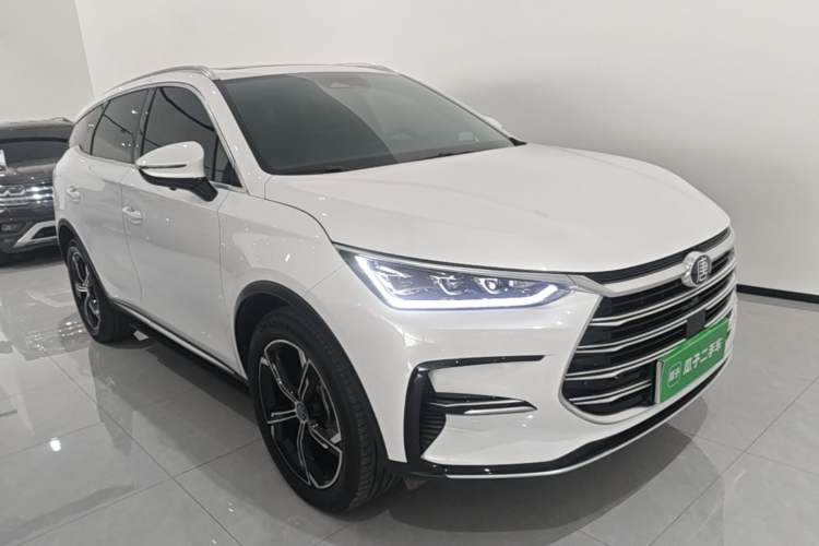Used BYD Tang New Energy 2021 DM-i 112KM Prestige Model Front Right 45 Deg