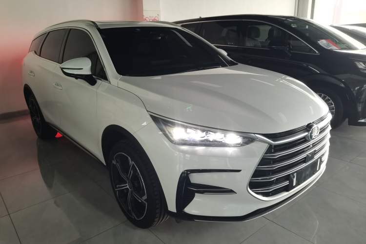 Used BYD Tang New Energy 2021 DM-i 112KM Prestige Model Front Right 45 Deg