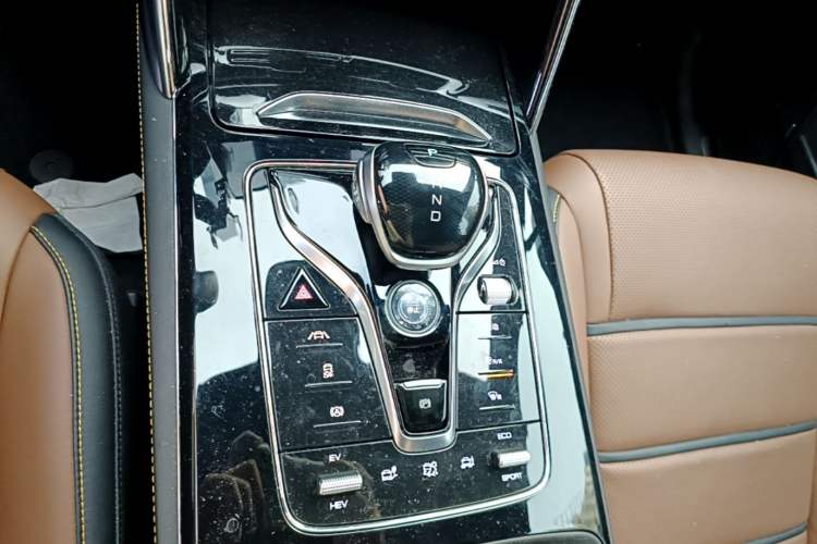 Used BYD Tang New Energy 2021 DM 2.0T Four-Wheel Drive High-Performance Luxury Model Gear Lever