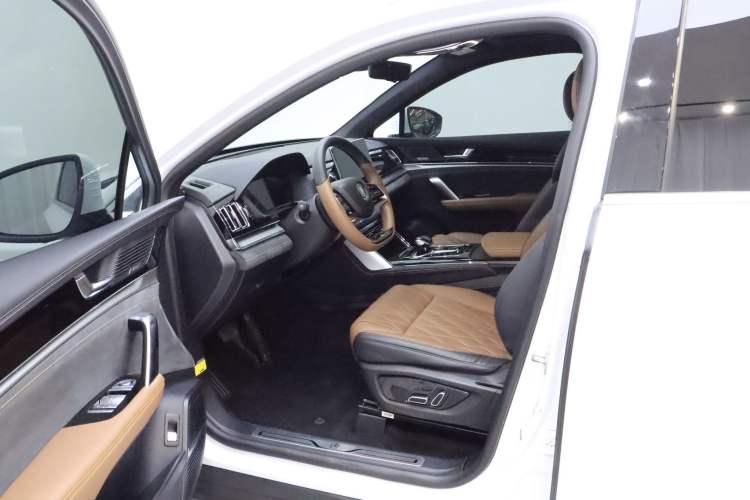 Used BYD Tang New Energy 2021 DM-i 112KM Prestige Model Interior 1