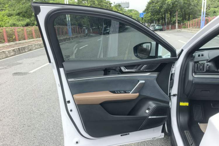 Used BYD Tang New Energy 2021 DM-i 112KM Prestige Model Interior 4
