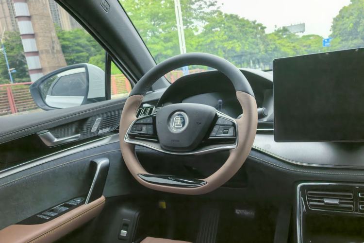 Used BYD Tang New Energy 2021 DM-i 112KM Prestige Model Interior 5