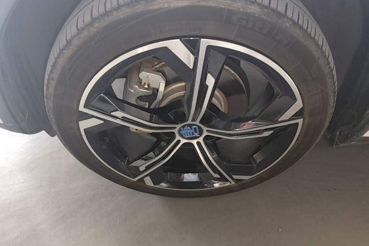 Used BYD Tang New Energy 2021 DM-i 112KM Prestige Model Left Front Wheel Hub