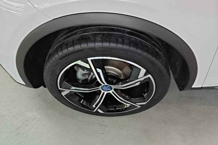Used BYD Tang New Energy 2021 DM-i 112KM Prestige Model Left Front Wheel Hub