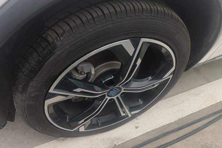 Used BYD Tang New Energy 2021 DM-i 112KM Prestige Model Left Front Wheel Hub