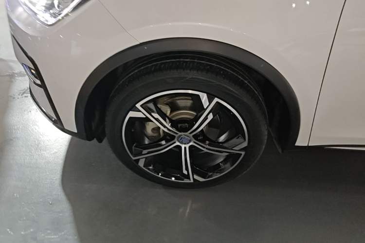 Used BYD Tang New Energy 2021 DM-i 112KM Prestige Model Left Front Wheel Hub