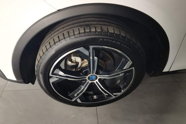 Used BYD Tang New Energy 2021 DM-i 112KM Prestige Model Left Front Wheel Hub