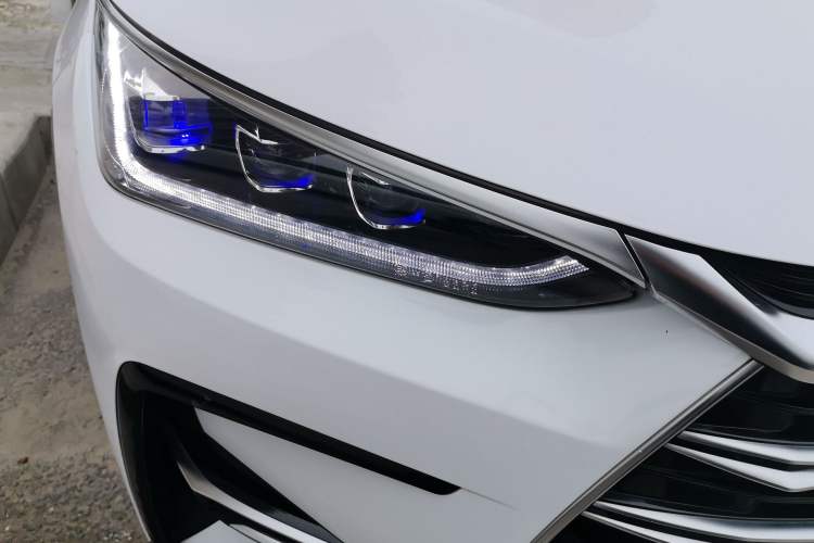 Used BYD Tang New Energy 2021 DM-i 112KM Prestige Model Right Front Headlight