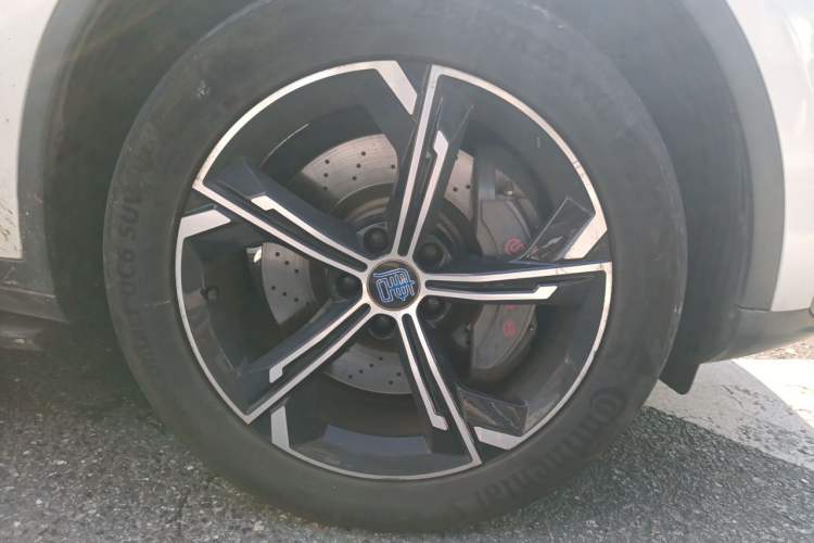 Used BYD Tang New Energy 2021 DM 2.0T Four-Wheel Drive High-Performance Flagship Model Right Front Wheel Hub