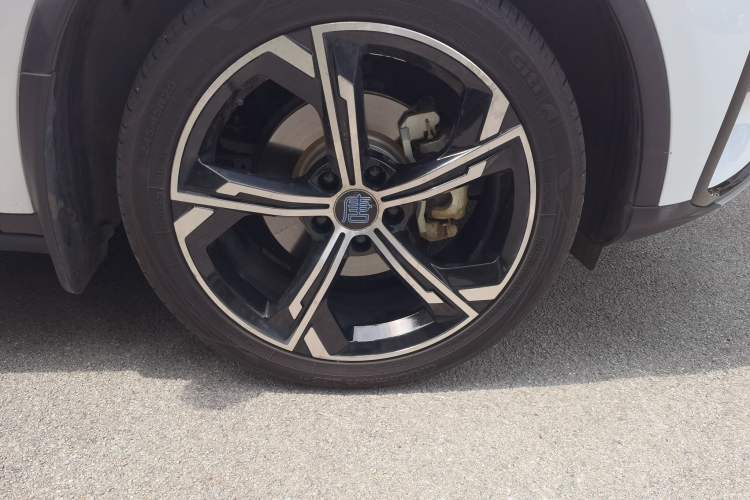 Used BYD Tang New Energy 2021 DM-i 112KM Prestige Model Right Front Wheel Hub