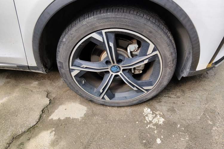Used BYD Tang New Energy 2021 DM-i 112KM Prestige Model Right Front Wheel Hub