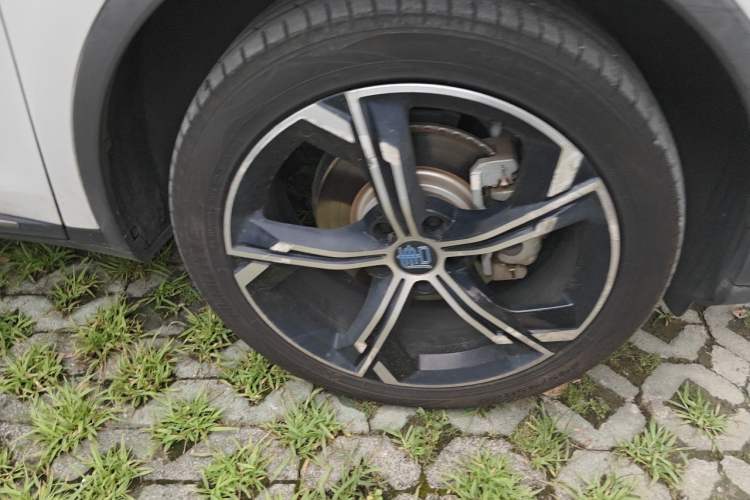Used BYD Tang New Energy 2021 DM-i 112KM Prestige Model Right Front Wheel Hub