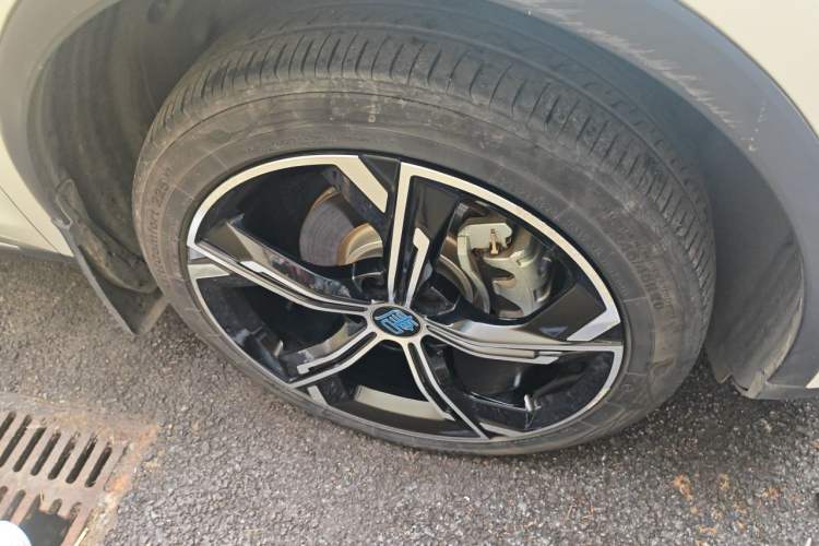 Used BYD Tang New Energy 2021 DM-i 112KM Prestige Model Right Front Wheel Hub