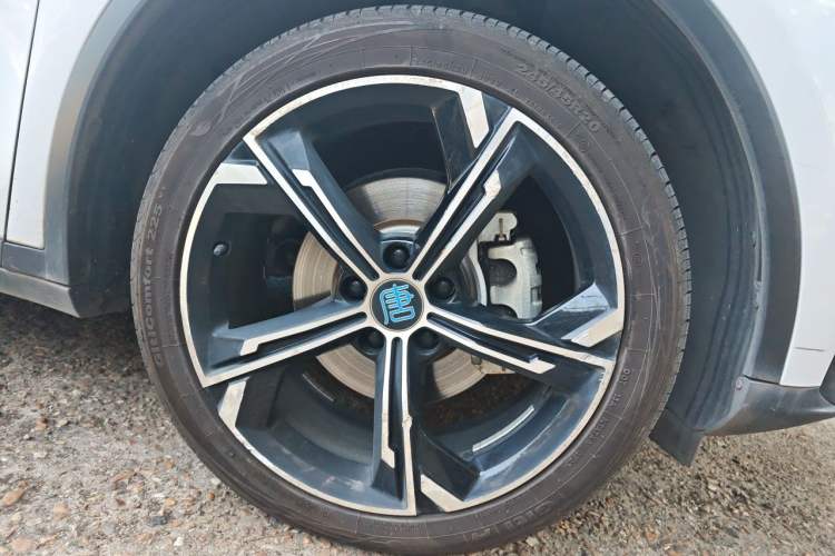Used BYD Tang New Energy 2021 DM-i 112KM Prestige Model Right Front Wheel Hub