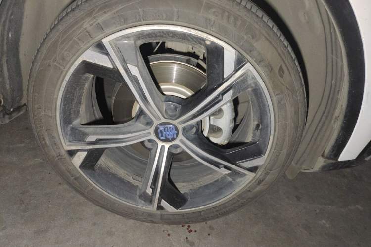 Used BYD Tang New Energy 2021 DM-i 112KM Prestige Model Right Front Wheel Hub