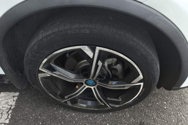 Used BYD Tang New Energy 2021 DM-i 112KM Prestige Model Right Front Wheel Hub