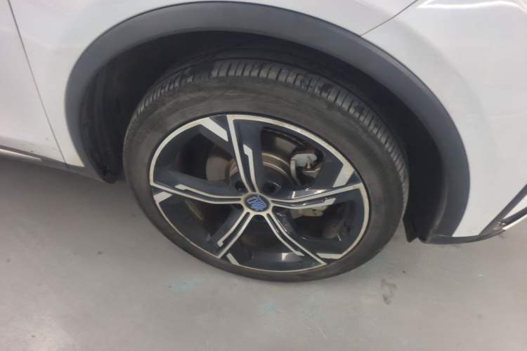 Used BYD Tang New Energy 2021 DM-i 112KM Prestige Model Right Front Wheel Hub