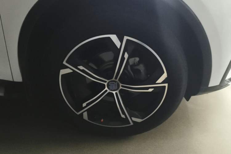 Used BYD Tang New Energy 2021 DM-i 112KM Prestige Model Right Front Wheel Hub
