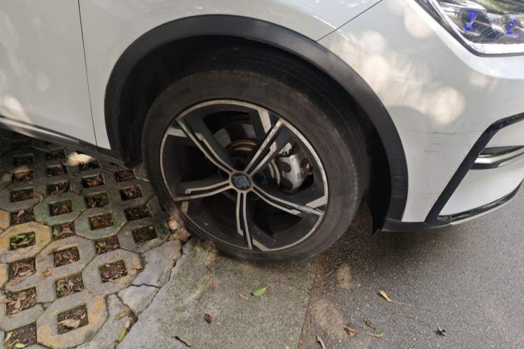 Used BYD Tang New Energy 2021 DM-i 112KM Prestige Model Right Front Wheel Hub