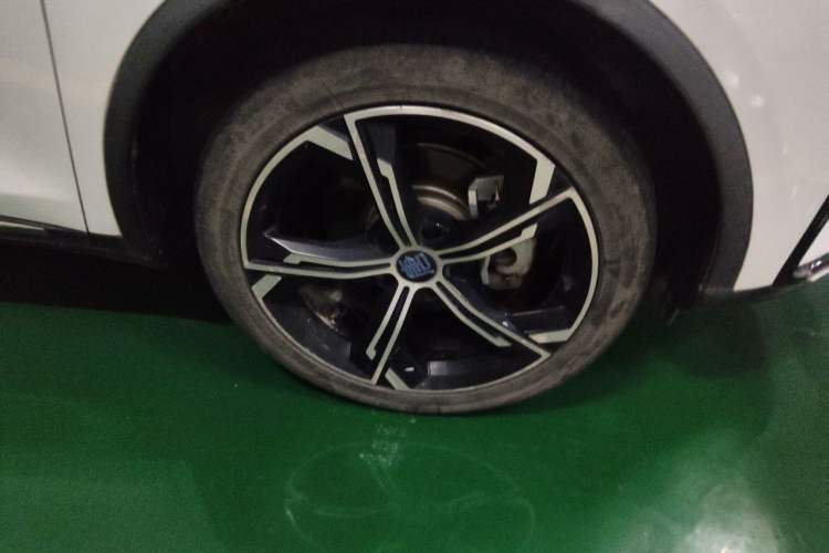 Used BYD Tang New Energy 2021 DM-i 112KM Prestige Model Right Front Wheel Hub