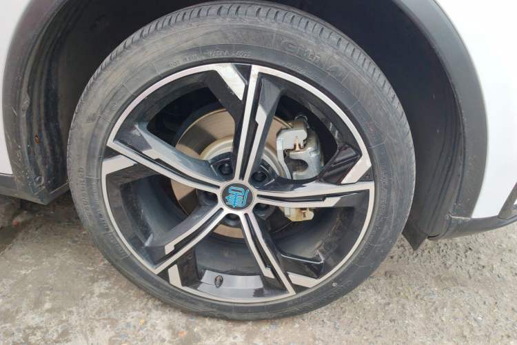 Used BYD Tang New Energy 2021 DM-i 112KM Prestige Model Right Front Wheel Hub