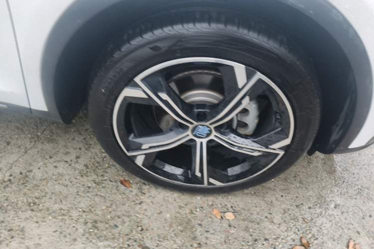 Used BYD Tang New Energy 2021 DM-i 112KM Prestige Model Right Front Wheel Hub