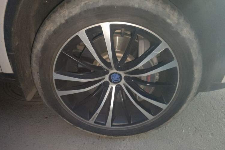 Used BYD Tang New Energy 2021 DM 2.0T Four-Wheel Drive High-Performance Flagship Model Right Front Wheel Hub
