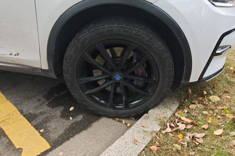 Used BYD Tang New Energy 2021 DM 2.0T Four-Wheel Drive High-Performance Flagship Model Right Front Wheel Hub
