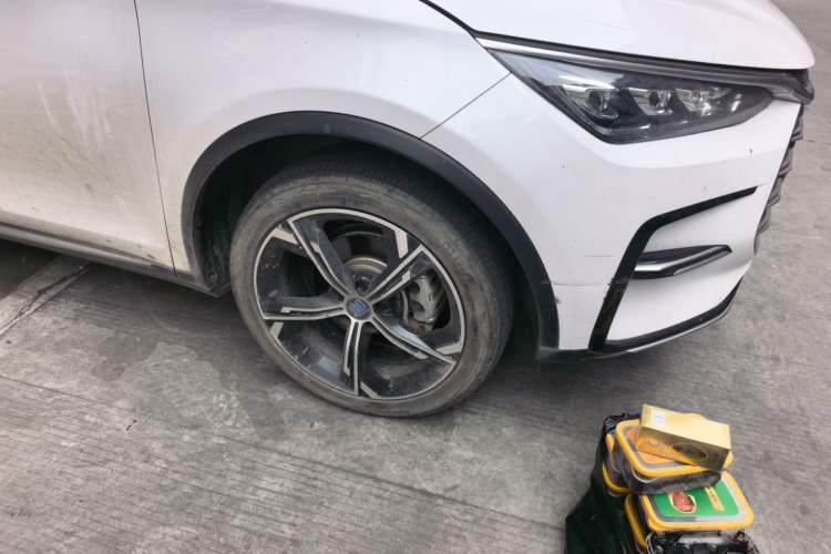 Used BYD Tang New Energy 2021 DM-i 112KM Prestige Model Right Front Wheel Hub
