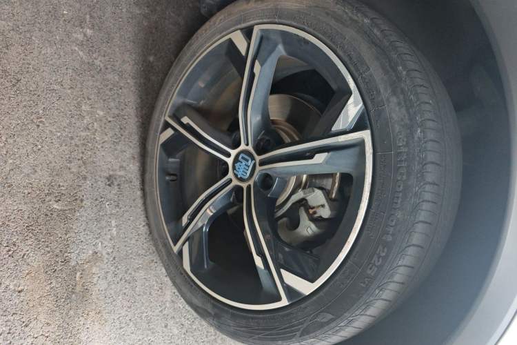 Used BYD Tang New Energy 2021 DM-i 112KM Prestige Model Right Front Wheel Hub