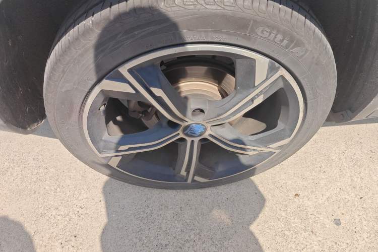 Used BYD Tang New Energy 2021 DM-i 112KM Prestige Model Right Front Wheel Hub