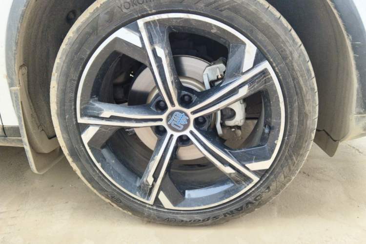 Used BYD Tang New Energy 2021 DM-i 112KM Prestige Model Right Front Wheel Hub
