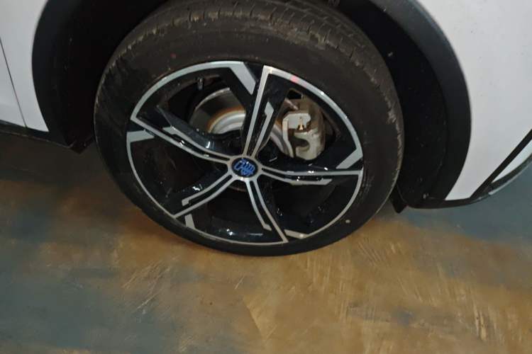 Used BYD Tang New Energy 2021 DM-i 112KM Prestige Model Right Front Wheel Hub