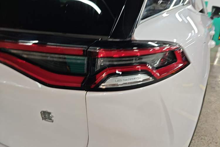 Used BYD Tang New Energy 2021 DM-i 112KM Prestige Model Right Rear Taillight