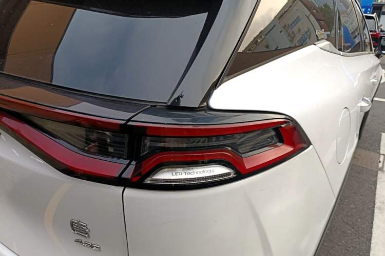 Used BYD Tang New Energy 2021 DM 2.0T Four-Wheel Drive High-Performance Luxury Model Right Rear Taillight