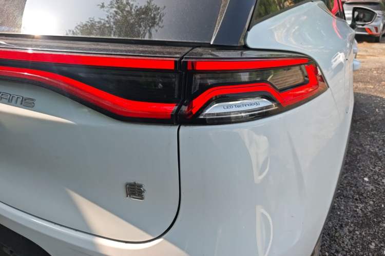 Used BYD Tang New Energy 2021 DM-i 112KM Prestige Model Right Rear Taillight