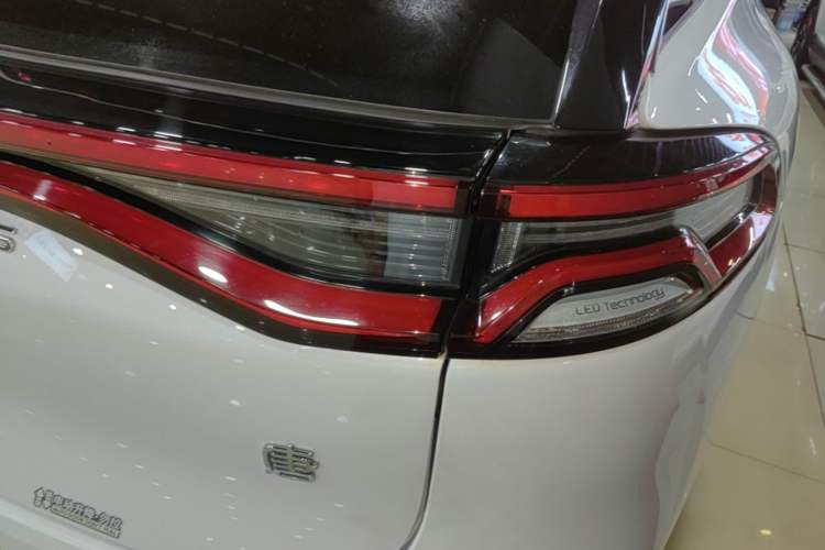 Used BYD Tang New Energy 2021 DM-i 112KM Prestige Model Right Rear Taillight