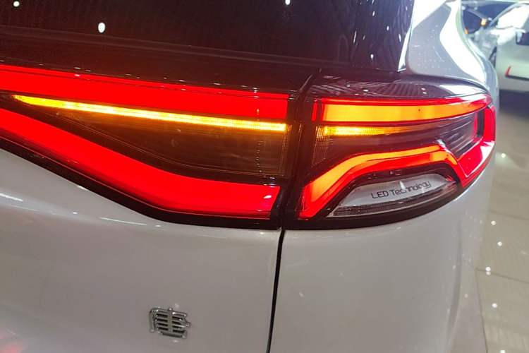 Used BYD Tang New Energy 2021 DM-i 112KM Prestige Model Right Rear Taillight